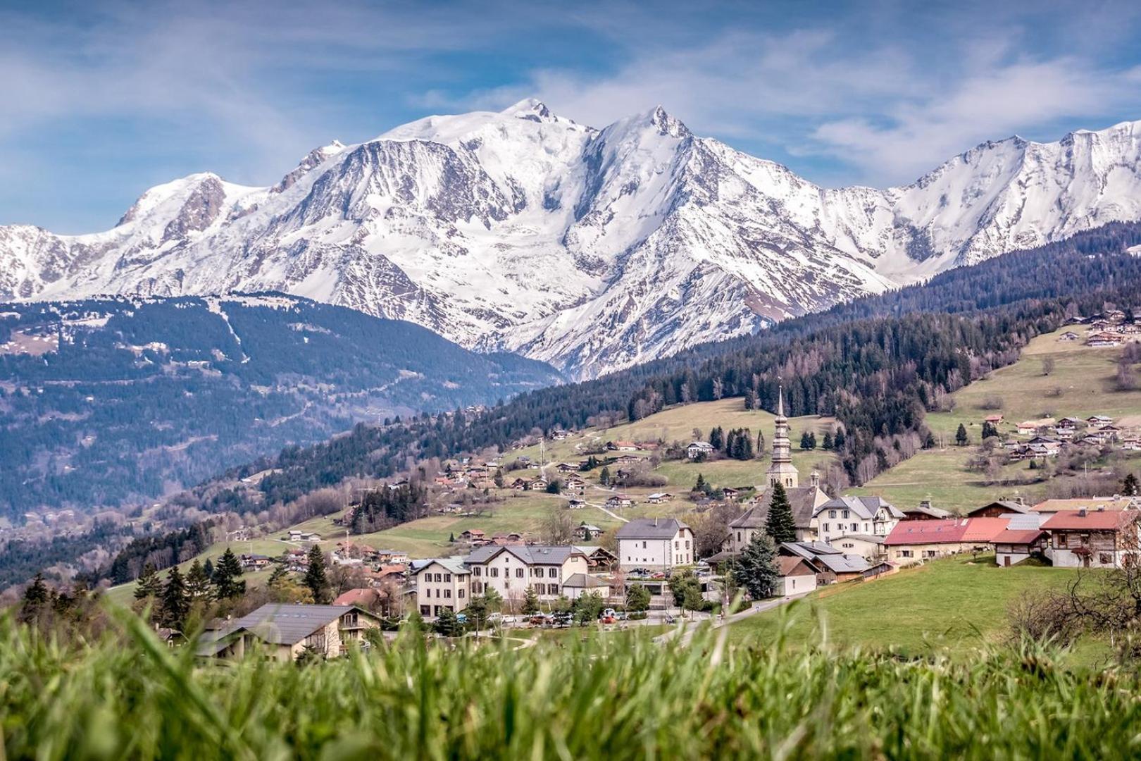 Apartment Au Bon Coin - Luxury Chamonix Hidden Haven, Mont Blanc View, Hot Tub And Garden Eksteriør billede