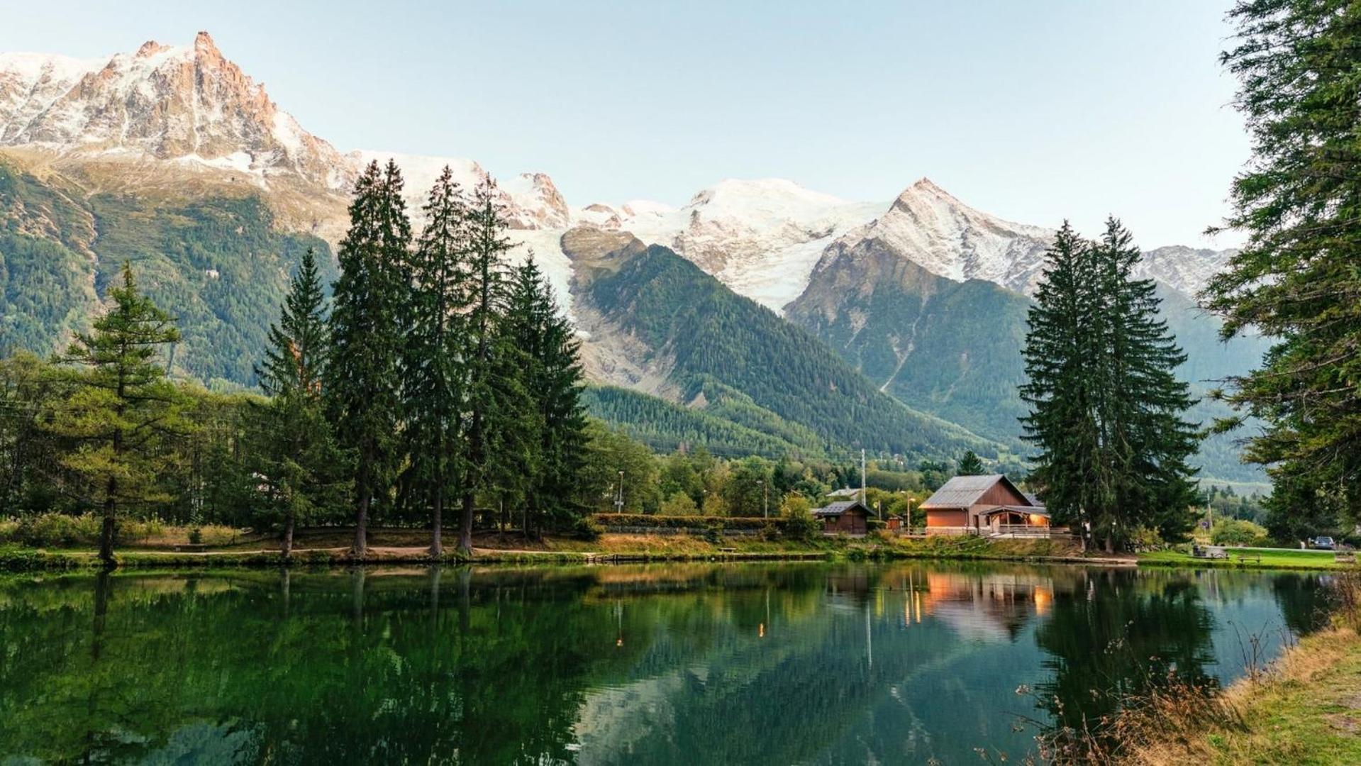 Apartment Au Bon Coin - Luxury Chamonix Hidden Haven, Mont Blanc View, Hot Tub And Garden Eksteriør billede