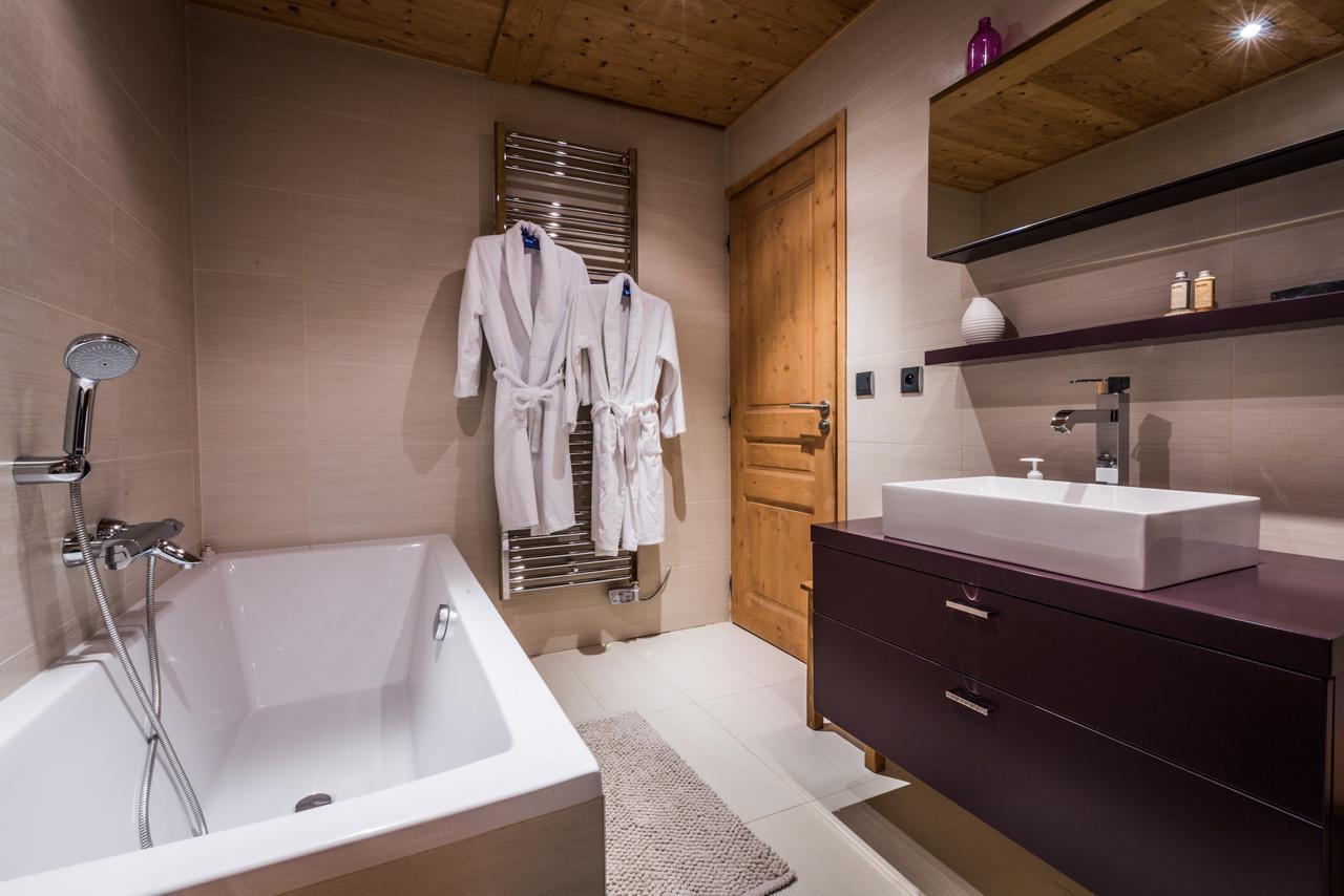 Apartment Au Bon Coin - Luxury Chamonix Hidden Haven, Mont Blanc View, Hot Tub And Garden Eksteriør billede
