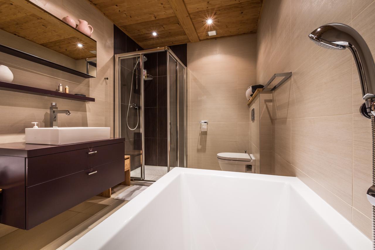 Apartment Au Bon Coin - Luxury Chamonix Hidden Haven, Mont Blanc View, Hot Tub And Garden Eksteriør billede